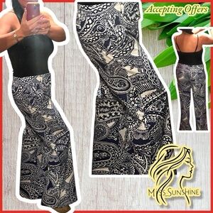 Lilly Pulitzer - Sz 10 - wide leg pants - Blue and White Paisley Patterned pants